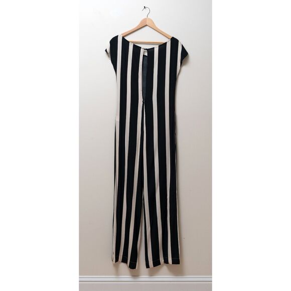 Flynn Skye Cap Sleeve Downtown Crepe Jumper in Black & Off White - Picture 3 of 4